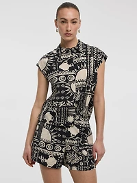 Extended-Sleeve Buttoned-Down Blouse