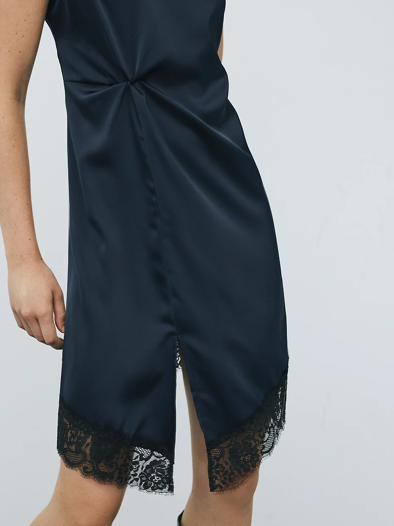 Robe cocktail ajustée avec détail noué et dentelle