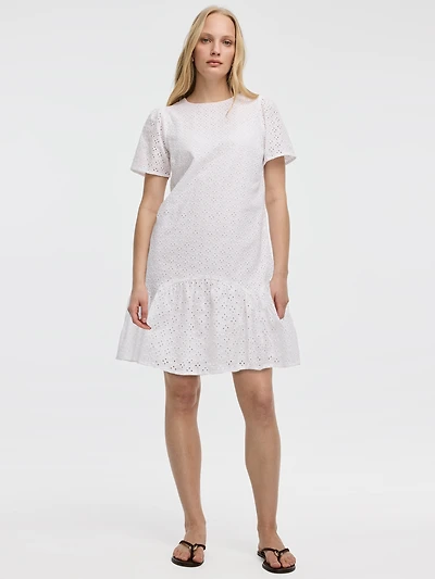 Robe à oeillets manches courtes avec col rond