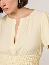 Robe maxi à manches courtes et col fendu