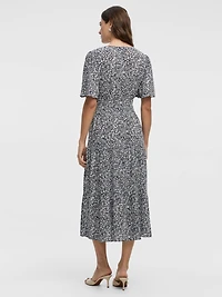 Robe midi étagée à col V et manches courtes volants