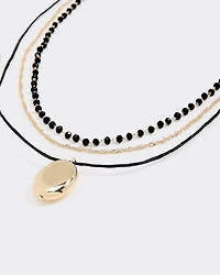 Collier court triple avec pendentif