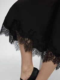 Jupe midi coupe A en satin et dentelle