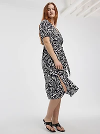 Robe midi à manches courtes bouffantes et col V