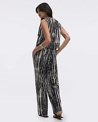 Extended-Sleeve V-Neck Buttoned-Down Blouse