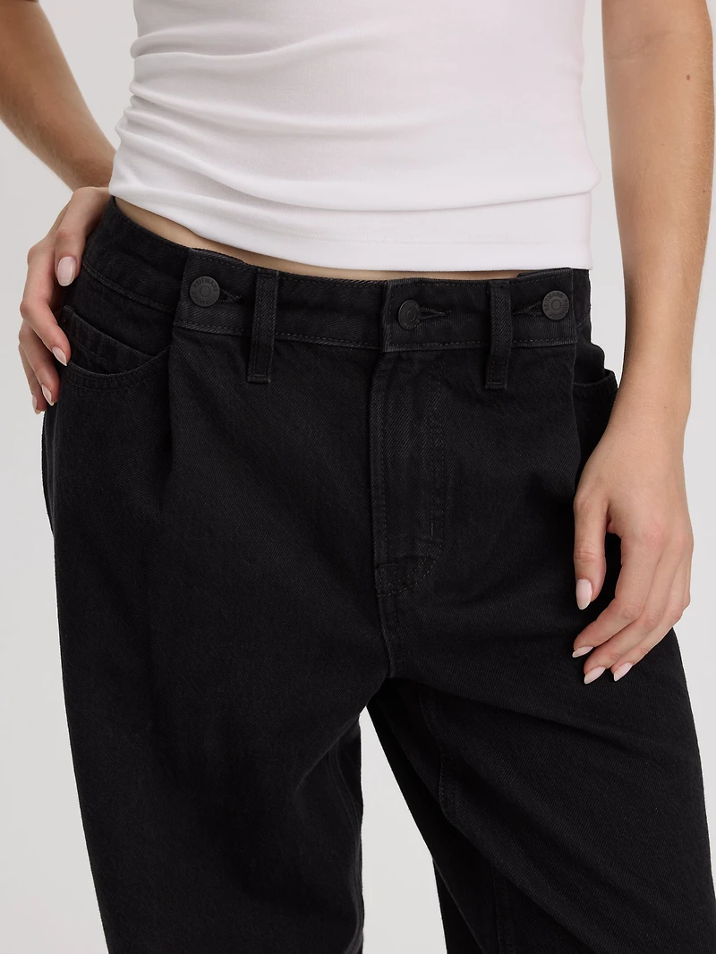 Mid-Rise Baggy Jean
