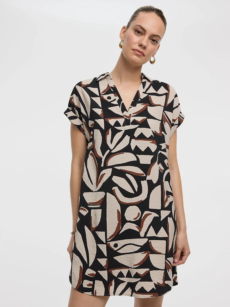 Robe droite à manches courtes