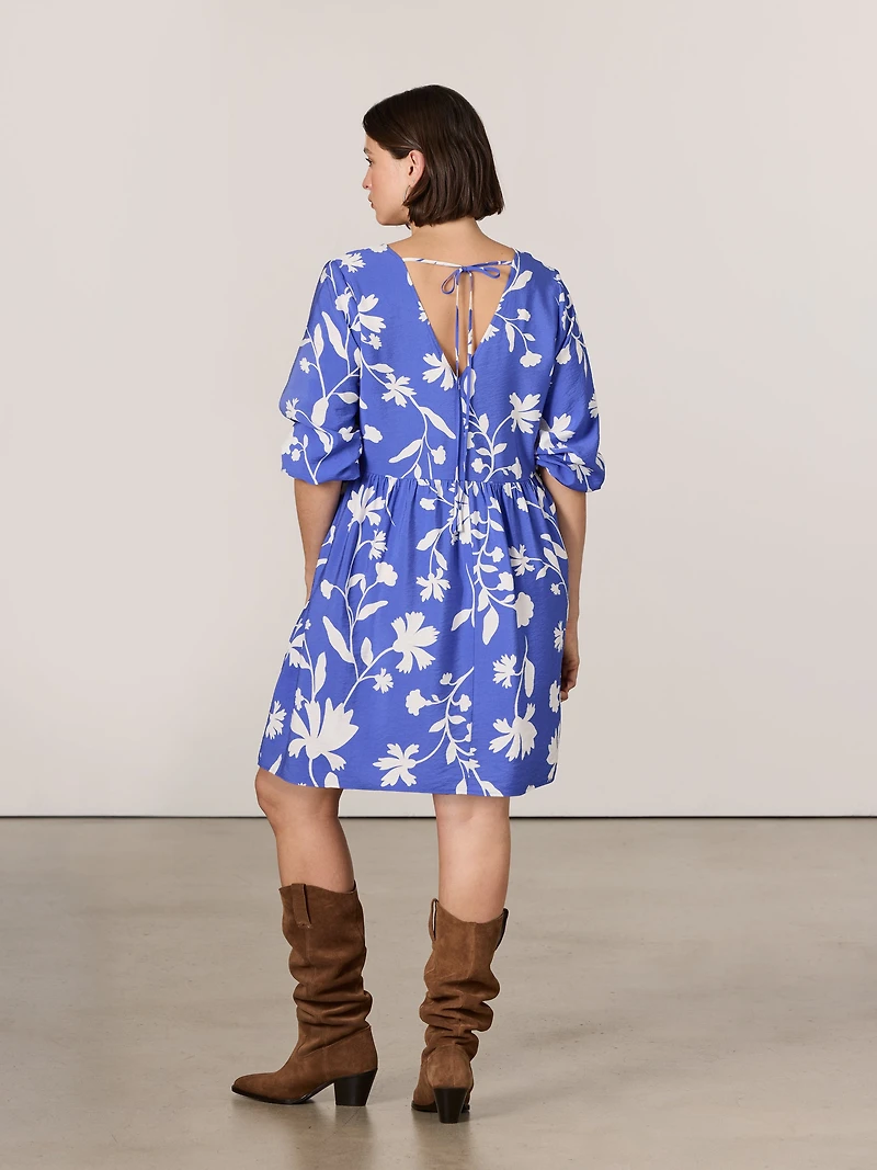 Robe à taille empire manches longues et col V