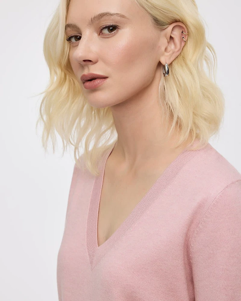 Long-Sleeve V-Neck Pullover - R Essentials