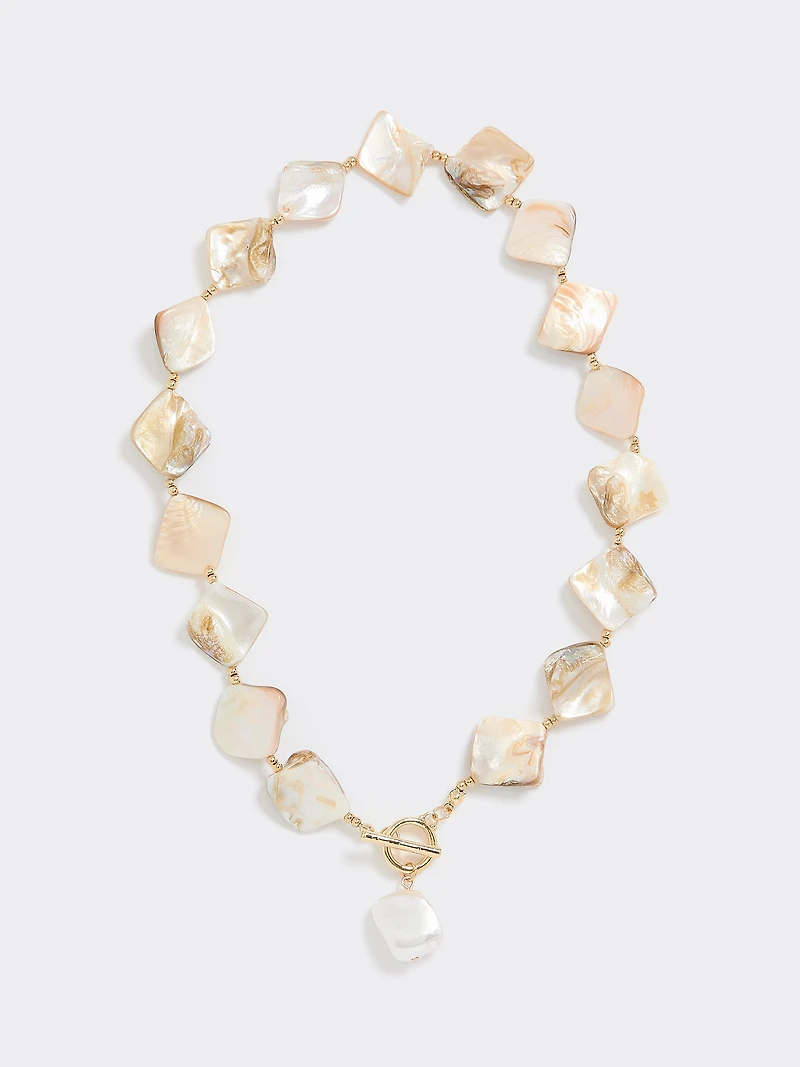 Collier court avec billes nacrées