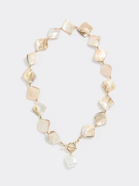 Collier court avec billes nacrées