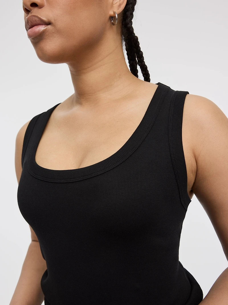 Camisole côtelée à col dégagé