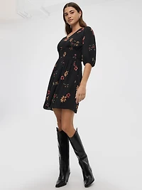 Robe à taille empire et col V