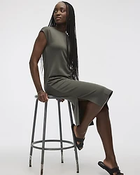 Robe midi à manches très courtes et col rond