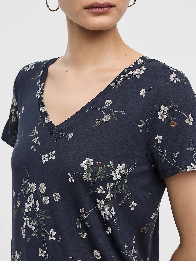 V-Neck Tee - R Essentials