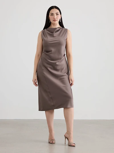 Robe midi sans manches avec encolure drapée