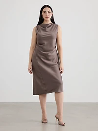 Robe midi sans manches avec encolure drapée