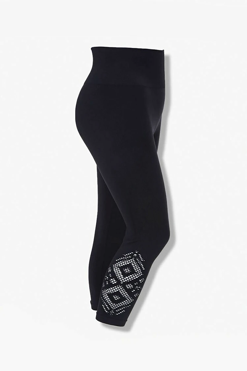 Plus Cutout Capri Leggings
