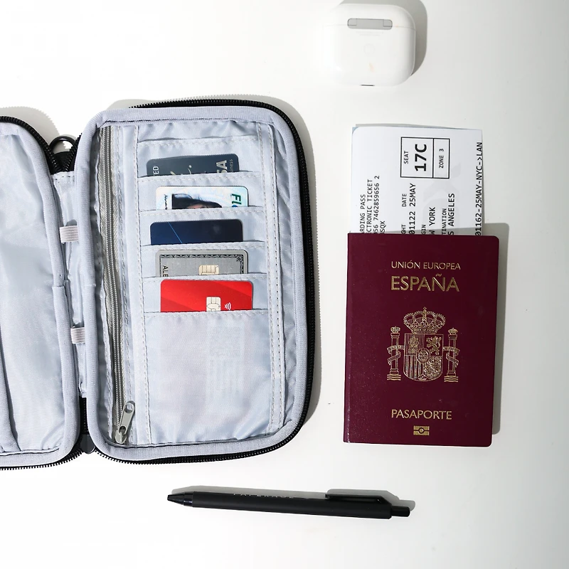 PASSPORT WALLET BLACK