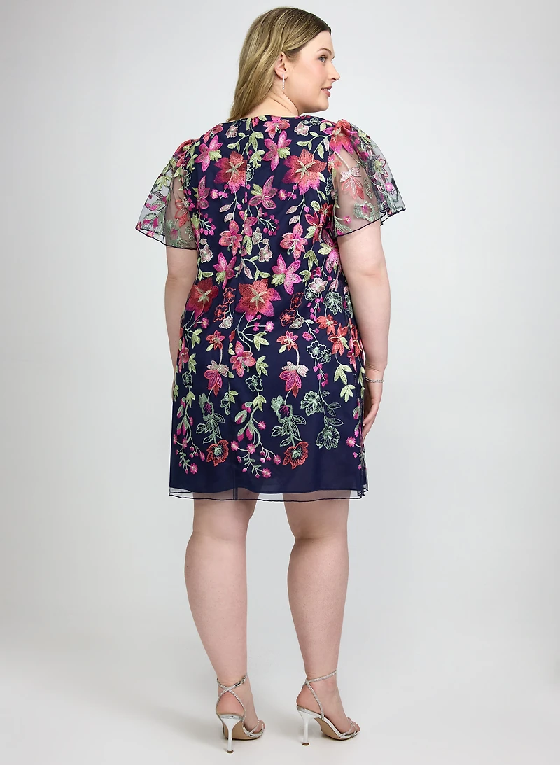 Robe à broderies florales