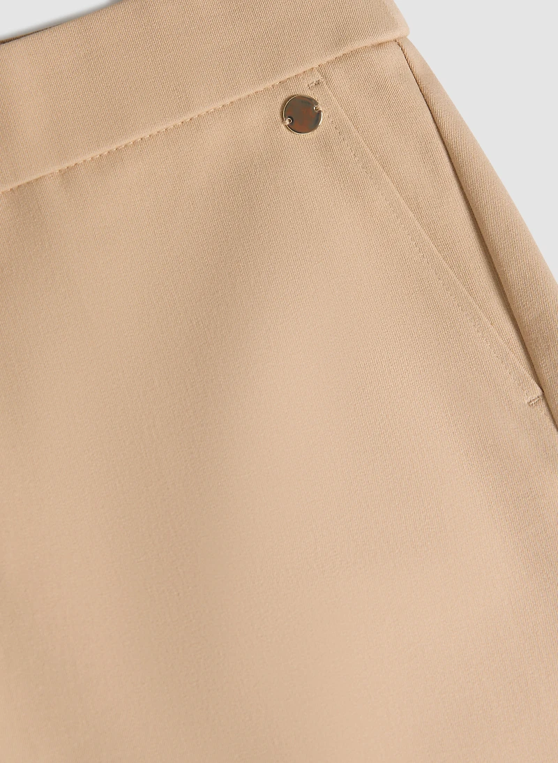 Lateral Slit Pull-On Capris