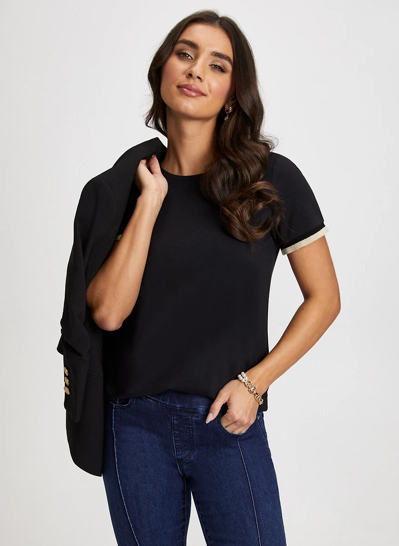 T-shirt à ourlets métalliques contrastants