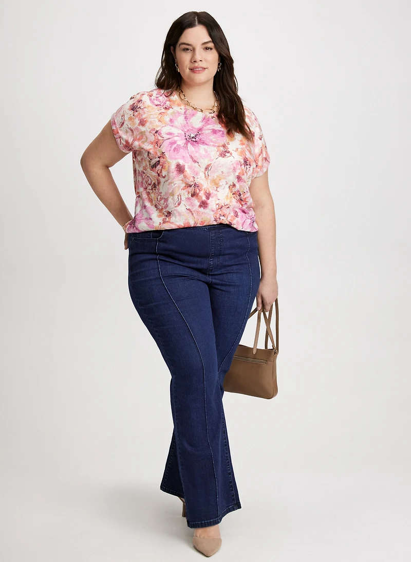 T-shirt à motif floral et jean à couture centrale