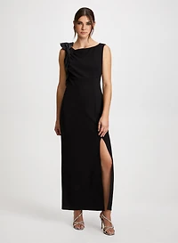 Robe fendue et boucles ovales