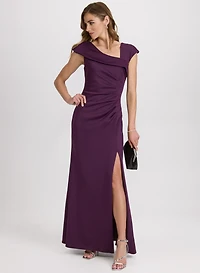 Robe à encolure asymétrique