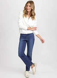 Haut en tricot et jean à jambe droite