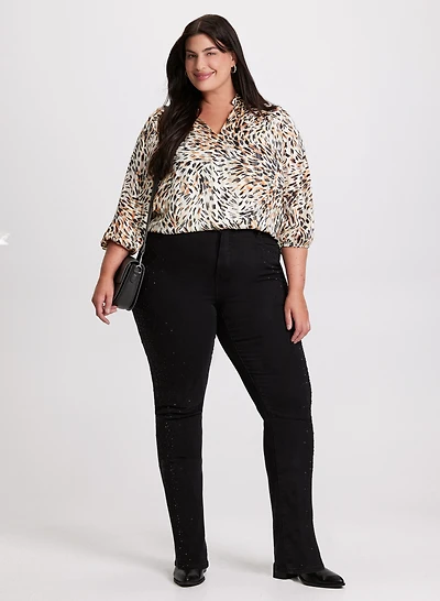 Blouse à motif abstrait et jean à jambe droite