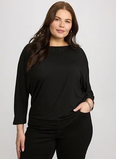 Haut à encolure ornée de pierres