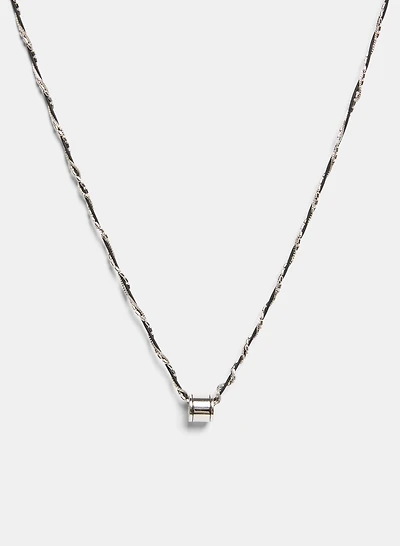 Collier en chaînes et cordes à pendentif