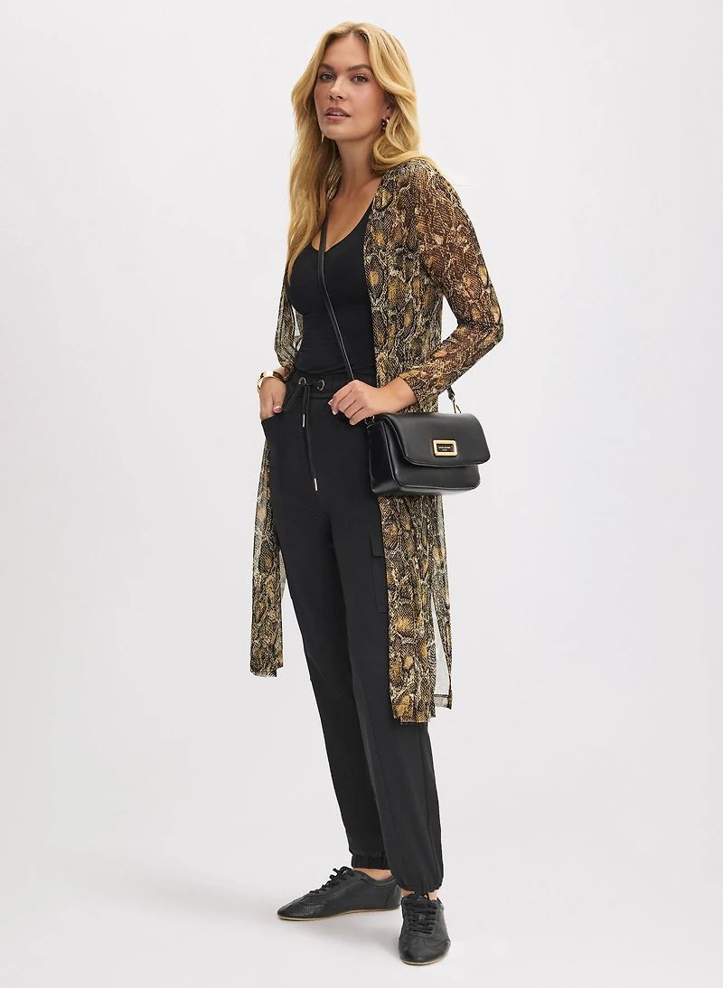 Cardigan à motif peau de serpent et pantalon cargo