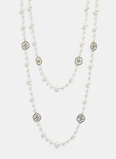 Collier en perles à insertions florales
