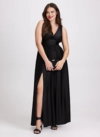 Robe à décolleté plongeant et jupe froncée