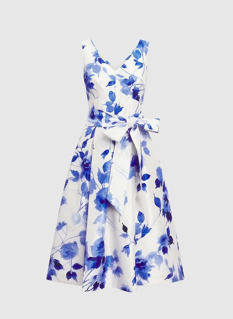 Robe florale ajustée et évasée
