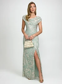 Robe transparente à effet métallique
