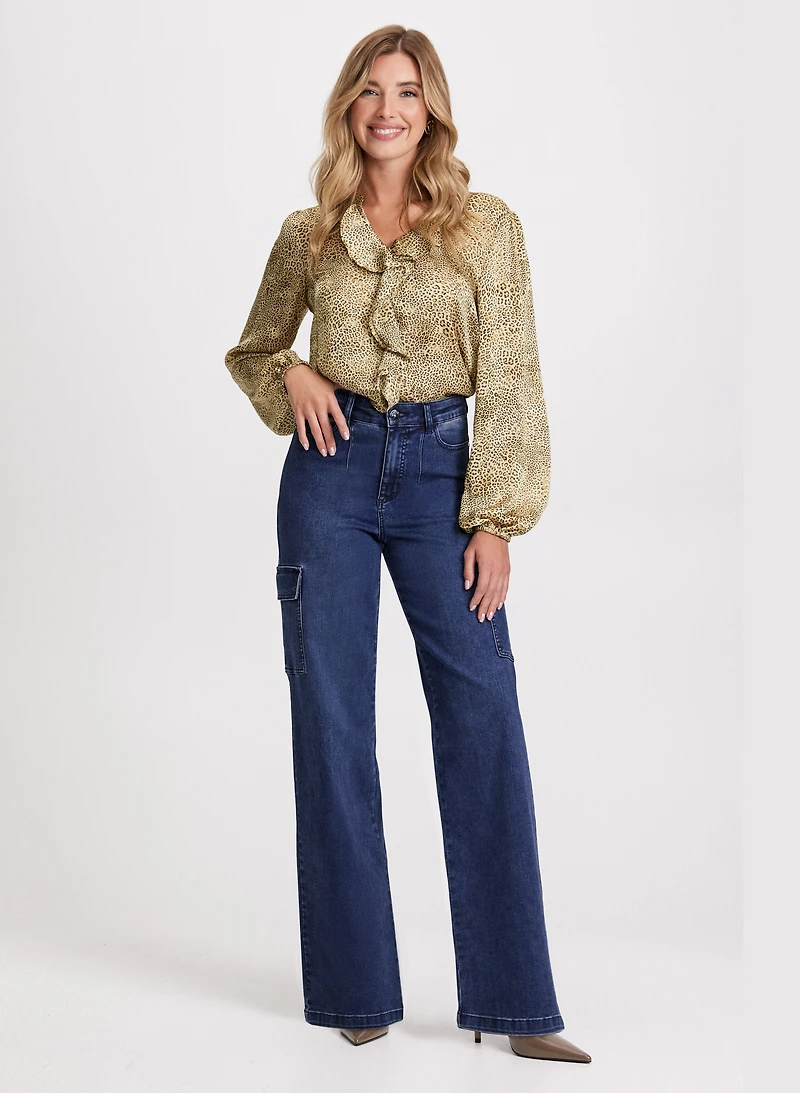 Blouse en satin et jean cargo 