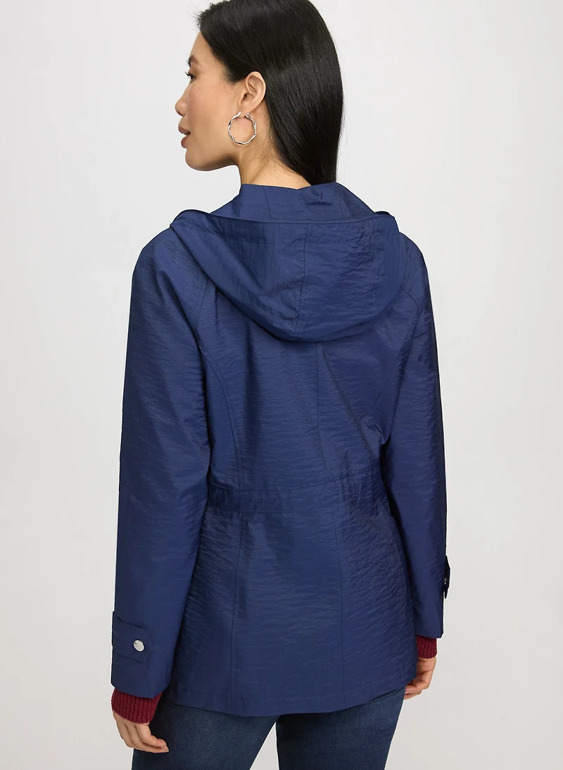 Imperméable froissé à capuche