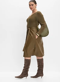 Robe en tricot et cuir végane