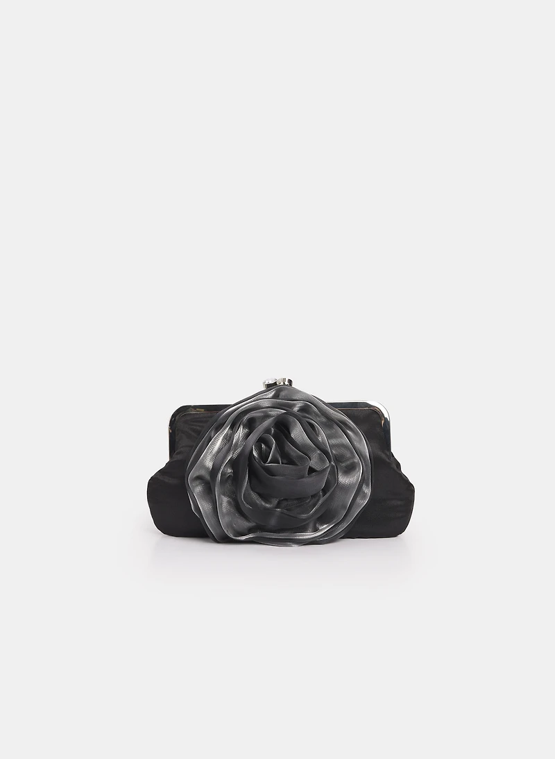 Pochette en satin dotée d'une rose