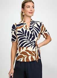 Haut à motif de feuilles