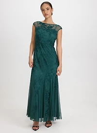 Robe détail transparent à broderies florales
