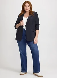 Blazer à col cranté et jean à jambe droite