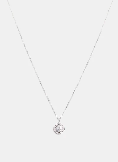 Collier à pendentif en trèfle