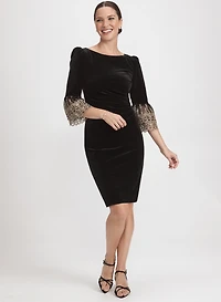 Robe en velours à manches brodées