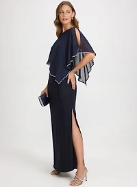 Poncho en chiffon et robe-pull métallique