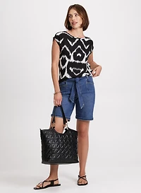Haut géométrique et short en jean