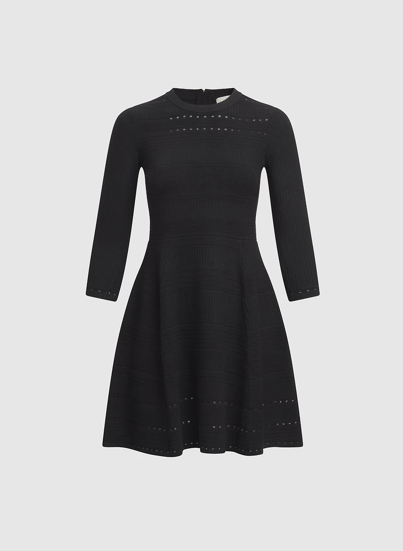 Robe ajustée et évasée en tricot